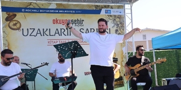okuyan-sehirde-kitabin-gucu-herkesi-buyuluyor.jpg