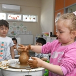 osmangazi-belediyesi-kreslerinde-cocuklar-topraga-sekil-verdi.jpg