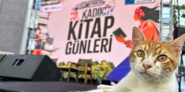 yazarlar-ve-okurlar-kadikoyde-bulusuyor.jpg