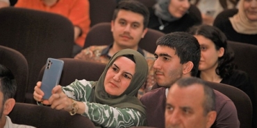 yesilcam-oyunu-keciorende-sahnelendi.jpg