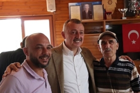 yoruklerden-baskan-buyukakina-siirli-karsilama.jpg