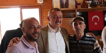 yoruklerden-baskan-buyukakina-siirli-karsilama.jpg