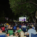 acik-hava-sinema-geceleri-manisalilara-nostalji-ruzgari-estiriyor.jpg