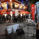 akustik-yaz-aksamlari-ile-muzigin-ritmi-manisa-sokaklarinda.jpg
