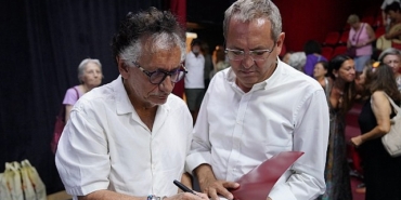 ayvalikta-kuresel-ve-cagdas-kultur-sanat-acilimi-basladi.jpg
