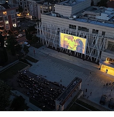 bakirkoyde-acik-hava-sinema-gunleri-basladi.jpg
