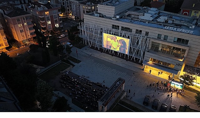 bakirkoyde-acik-hava-sinema-gunleri-basladi.jpg