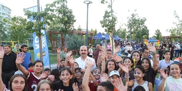 baskan-altay-parklarda-senlik-var-etkinliginde-cocuklarin-yaz-coskusuna-ortak-oldu.jpg