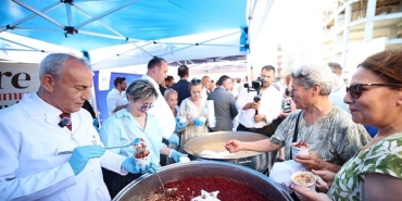baskan-cebi-vatandaslara-asure-ikram-etti.jpg