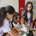baskan-cercioglunun-calismalari-ile-aydinli-minikler-yaz-tatilini-bilimle-geciriyor.jpg