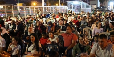 cumrada-sinema-yollarda-etkinligine-yogun-ilgi.jpg