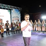 dikilide-yaz-etkinlikleri-buyuk-bir-coskuyla-sona-erdi.jpg