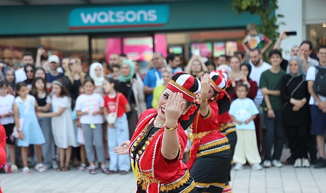 festival-coskusu-inegolun-dort-bir-yaninda.jpg