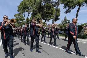 izmirin-tarihine-83-yildir-muzikle-taniklik-ediyorlar.jpg
