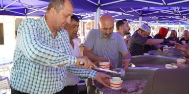 iznikte-5-bin-kisilik-asure-ikrami.jpg