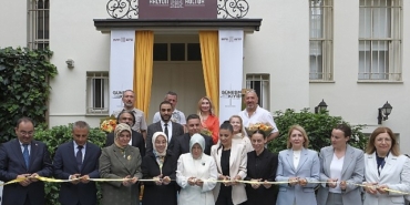 kalyon-kulturun-yeni-sergisi-gunesin-kiyisi-sanatseverlerle-bulustu.jpg