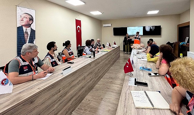 maltepe-belediyesinden-gonullulere-afet-egitimi.jpg