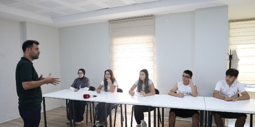 osmangaziden-genclerin-gelecegine-ucretsiz-egitim-destegi.jpg