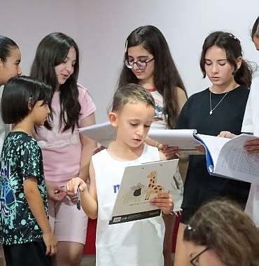 tiyatronun-yeni-yetenekleri-karsiyakada-yetisiyor.jpg