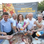 yuzlerce-karsiyakali-asurenin-bereketini-paylasti.jpg