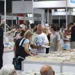8-edremit-kitap-fuari-kitapseverlere-kapilarini-acti.jpg