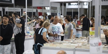 8-edremit-kitap-fuari-kitapseverlere-kapilarini-acti.jpg