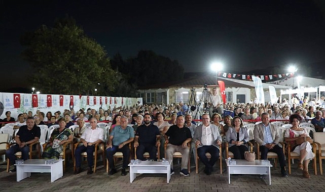 8-edremit-kitap-fuarinin-ikinci-gunu-dolu-dolu-gecti.jpg