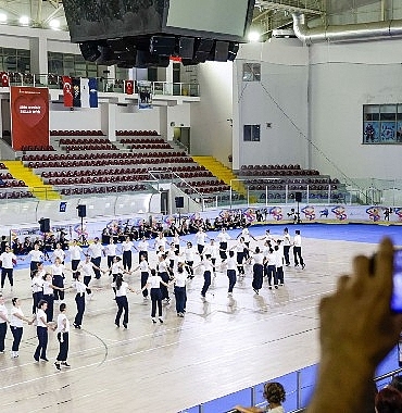 buyuksehirin-balkan-danslari-kursunda-coskulu-final.jpg