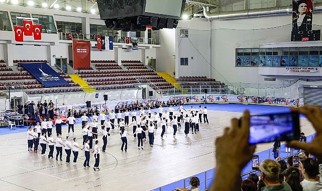 buyuksehirin-balkan-danslari-kursunda-coskulu-final.jpg