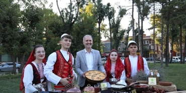 inegol-gastronomi-festivali-ile-lezzetlerini-vitrine-cikariyor.jpg