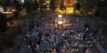 karagozun-salincagi-ilk-gosteriminde-cocuklar-ve-aileler-bulustu.jpg