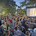 malkarada-yaz-aksamlari-acik-hava-sinema-geceleri-ile-renklendi-binlerce-cocuk-sinema-keyfi-yasadi.jpg