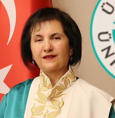 rektor-prof-dr-nazife-gungor-mezuna-kalmak-yerine-universite-yolculuguna-baslayin.jpg