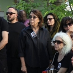 sehir-tiyatrolari-sanatcilari-eftal-gulbudaki-son-yolculuguna-balikesirde-ugurladilar.jpg