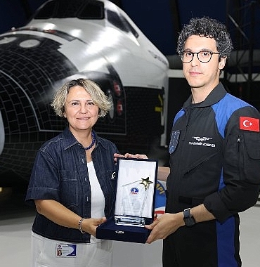 turkiyenin-ikinci-astronotu-tuva-cihangir-atasever-uzay-kampi-turkiyede-genclerle-bulustu.jpg