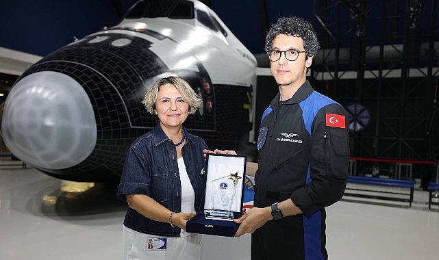 turkiyenin-ikinci-astronotu-tuva-cihangir-atasever-uzay-kampi-turkiyede-genclerle-bulustu.jpg