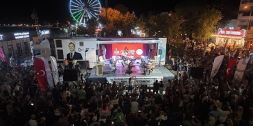 Edremit’in kurtuluş coşkusu 100 davulla yankılandı