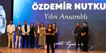 İzBBŞT, Özdemir Nutku Tiyatro Ödülleri’nden dört ödülle döndü