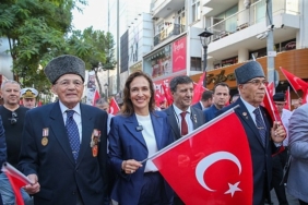 Karşıyaka’da gazilere saygı yürüyüşü