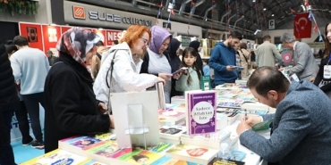 İnegöl Kitap Günlerinde Yazar Buluşmaları Başlıyor