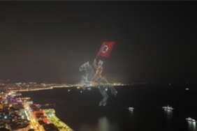 İzmir’de Cumhuriyet coşkusu gökyüzüne taştı
