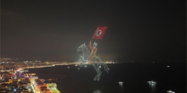 İzmir’de Cumhuriyet coşkusu gökyüzüne taştı