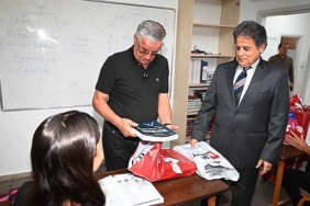 Öğrencilere ücretsiz kitapları dağıtıldı