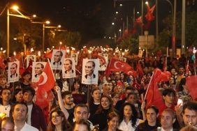 On binlerce Antalyalı Cumhuriyet için yürüdü